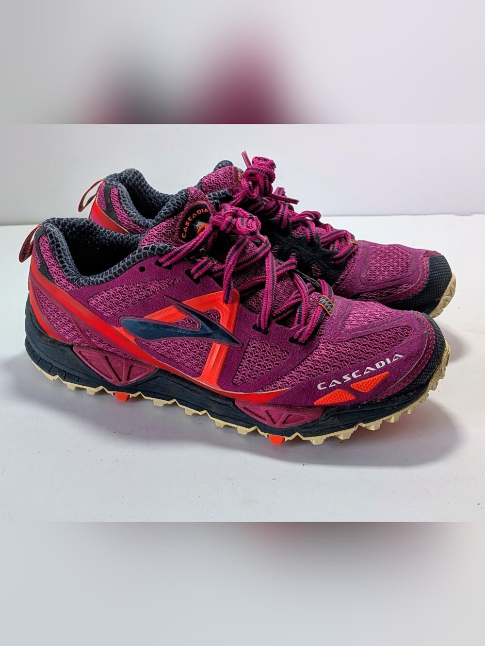 Brooks Cascadia 9 Trail Running Shoes Women’s Size 6B Purple Pink Orange